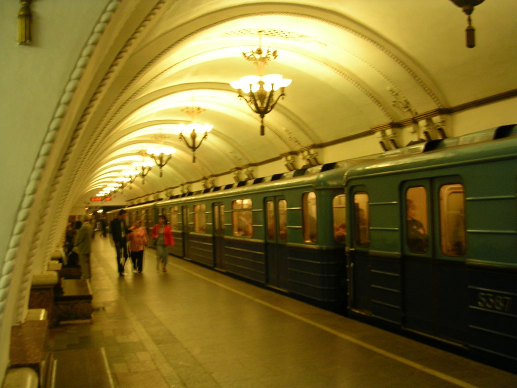 Train_in_Moscow_metro